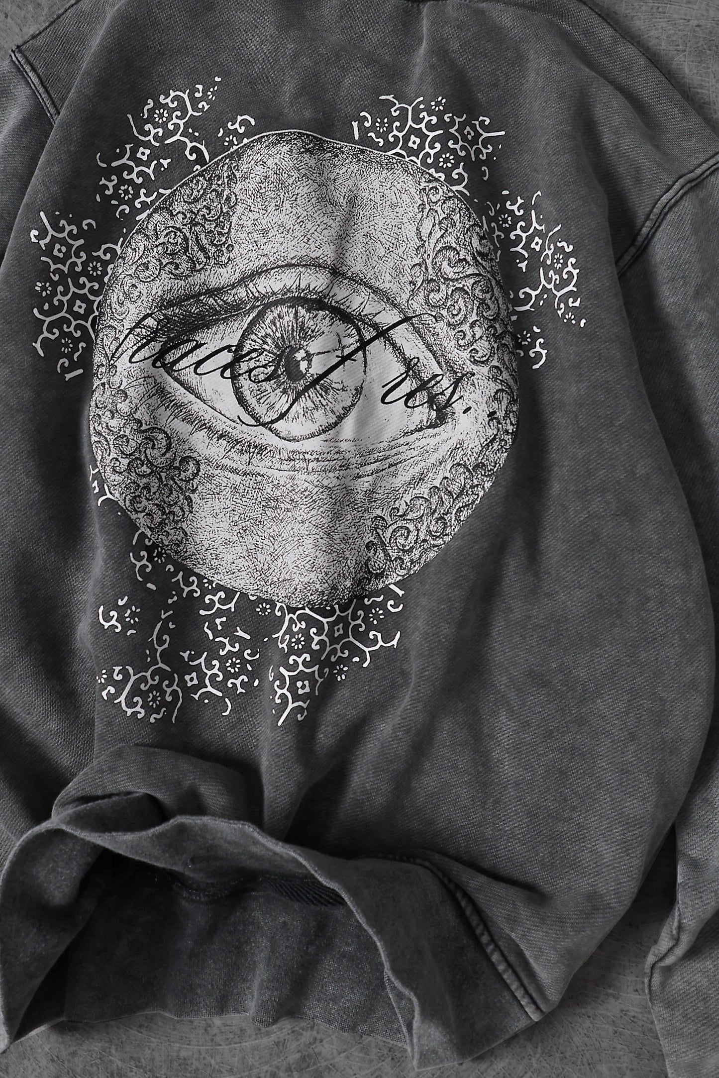 " Mystic Lens " Oversized Crew-neck - Acid washed