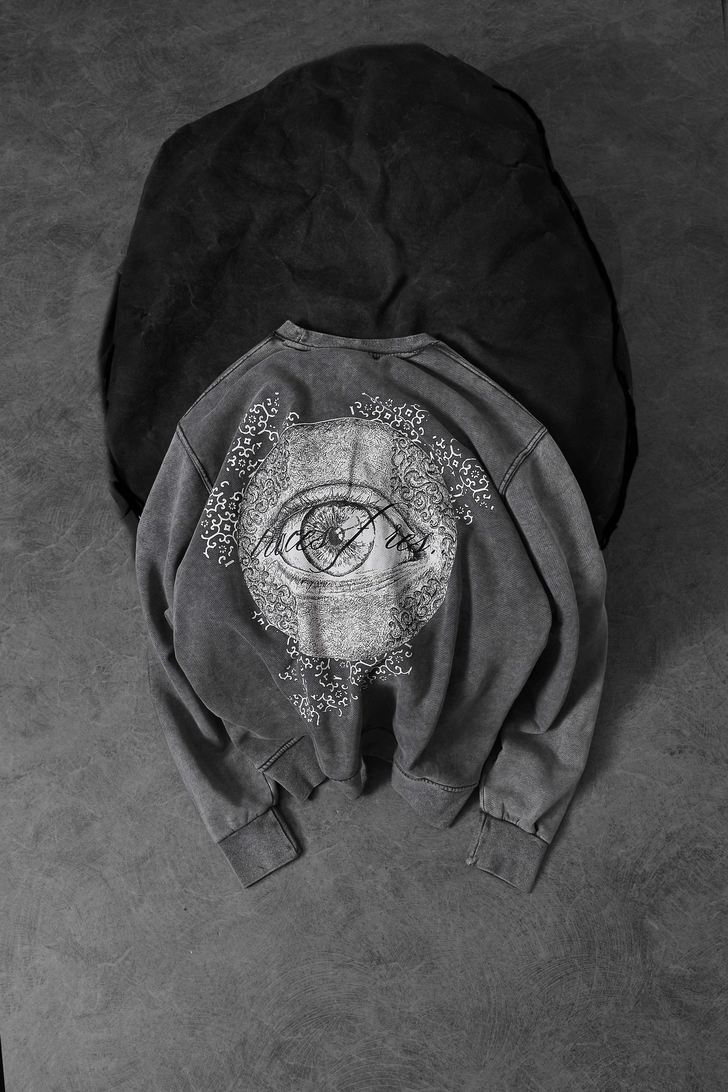 " Mystic Lens " Oversized Crew-neck - Acid washed